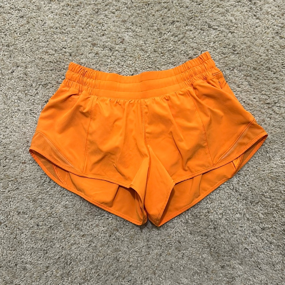 Lululemon Hotty Hot Low-Rise Lined Short 2.5”